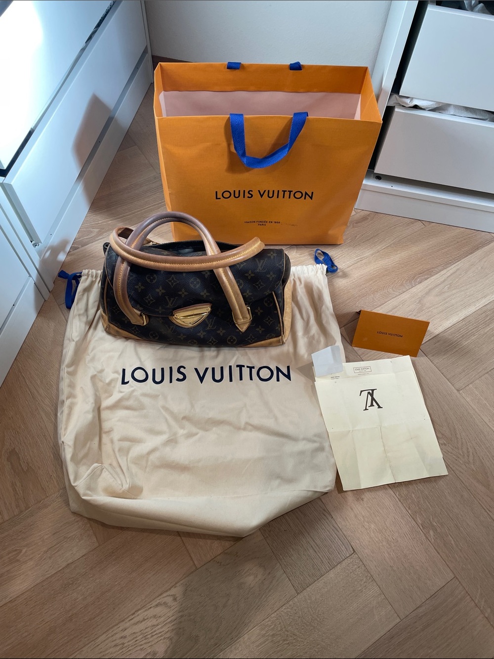 Louis Vuitton BEVERLY GM MNG Bag comes with everything